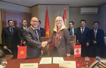 HCMUNRE KÝ KẾT HỢP TÁC CHIẾN LƯỢC VỚI ĐẠI HỌC TRENT (CANADA): NÂNG TẦM VỊ THẾ QUỐC TẾ TRONG ĐÀO TẠO VÀ NGHIÊN CỨU KHOA HỌC