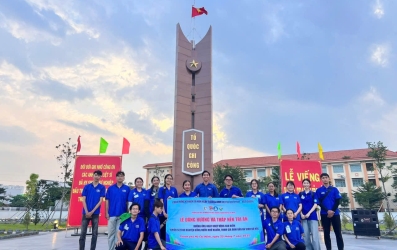 SINH VIÊN TRƯỜNG ĐẠI HỌC TÀI NGUYÊN VÀ MÔI TRƯỜNG TP.HCM ĐỜI ĐỜI NHỚ ƠN CÁC ANH HÙNG LIỆT SĨ
