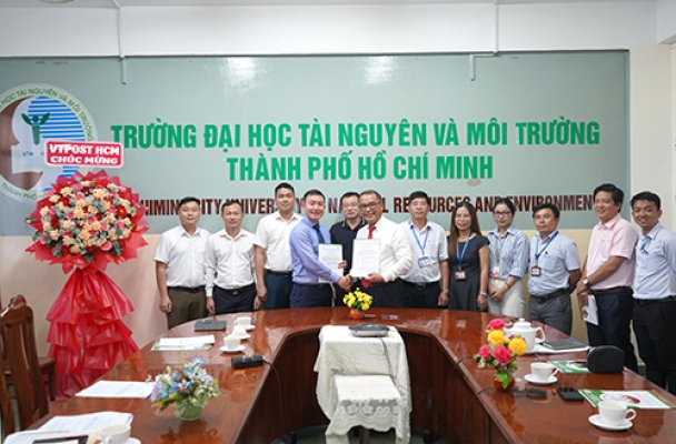 Buổi đón tiếp và làm việc giữa Trường Đại học Tài nguyên và Môi trường TP.HCM và Chi nhánh Bưu chính Viettel Hồ Chí Minh - Tổng Công ty Cổ phần Bưu chính Viettel (VIETTEL POST HỒ CHÍ MINH)