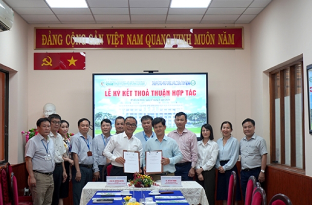 Buổi đón tiếp và ký kết Biên bản ghi nhớ (MOU) giữa Trường Đại học Tài nguyên và Môi trường TP.HCM với Trường Cao đẳng Lương thực - Thực phẩm.