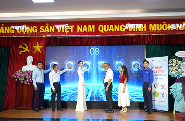 “TỪ TRÁCH NHIỆM CỘNG ĐỒNG ĐẾN HÀNH ĐỘNG XANH VÀ HỖ TRỢ NGƯỜI HỌC” – CHUỖI HOẠT ĐỘNG Ý NGHĨA TẠI HCMUNRE