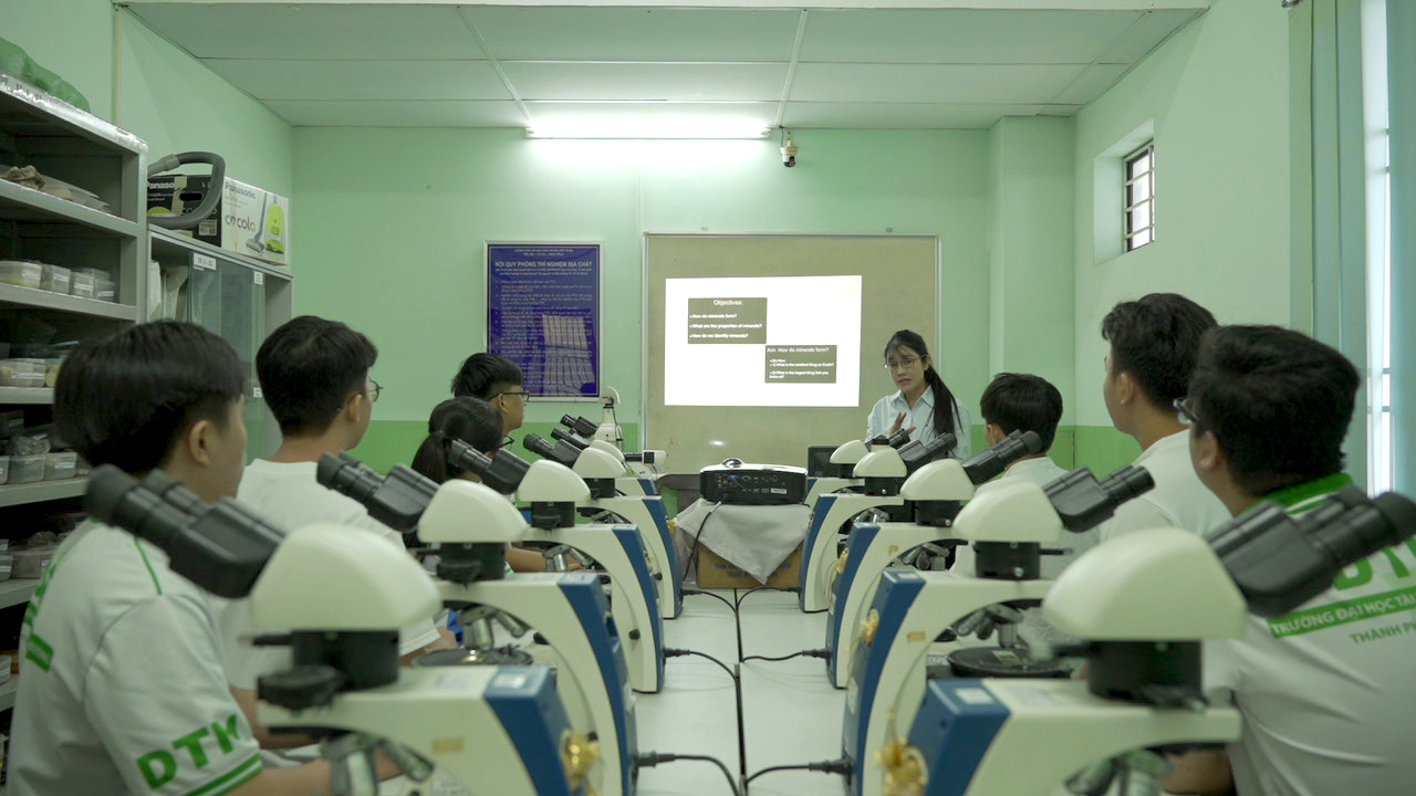 Nhấn vào ảnh để phóng to Trường ĐH Tài nguyên và Môi trường Tp. HCM